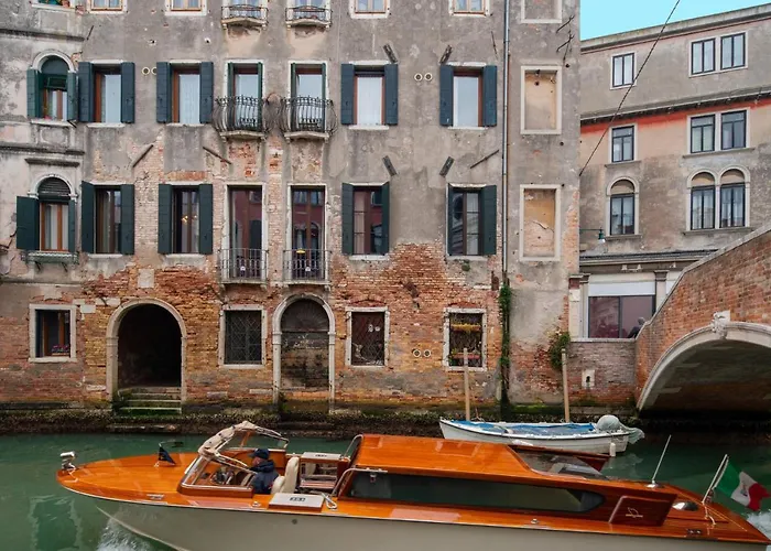 Ca Dei Dalmati - The Blue Canal View